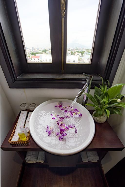 Sea Flower Hotel Da Nang Bagian luar foto